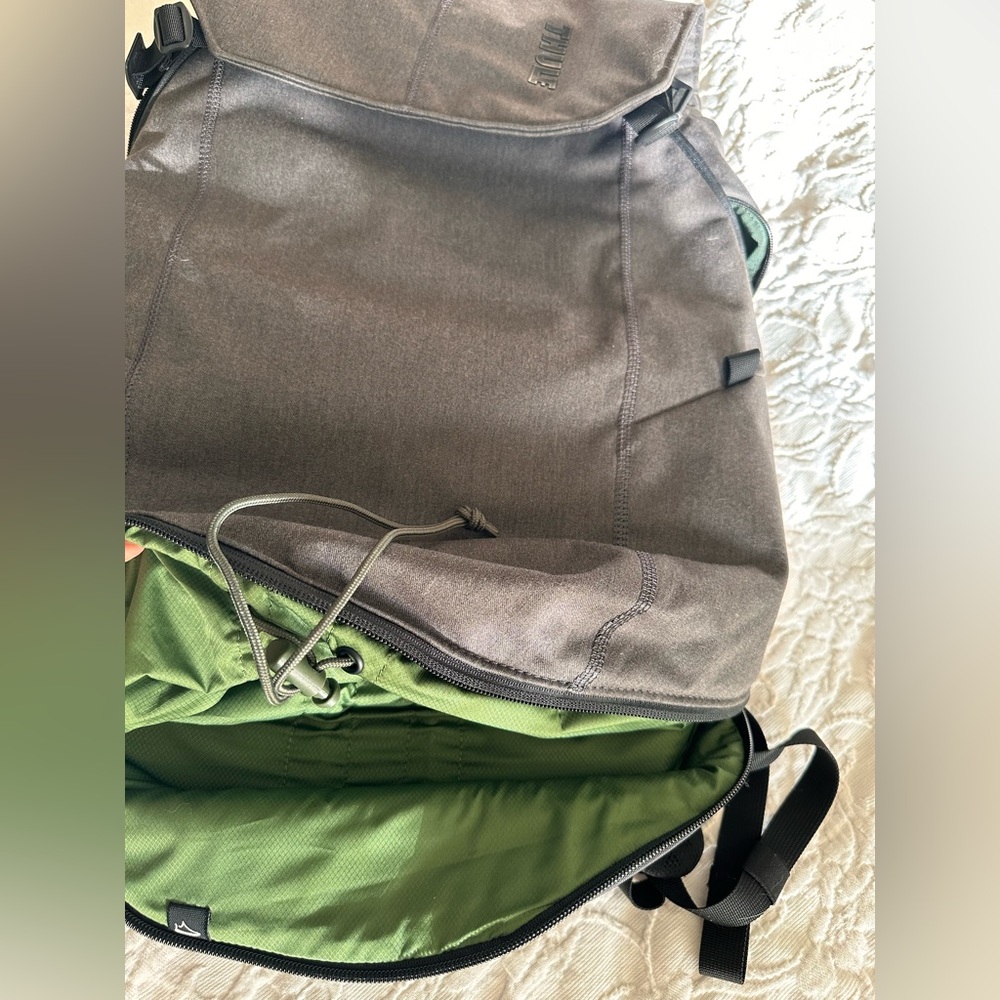 Thule VEA Backpack 25L - Picture 6 of 10